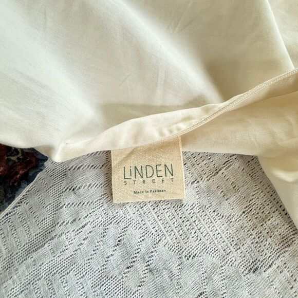 Linden Street Arlington 2 King Shams Navy w Burgundy Red Floral Qulited 20x36 - Picture 7 of 10